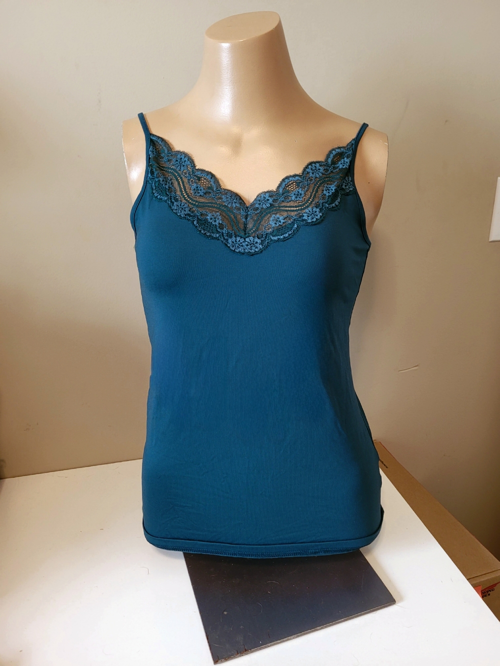 Reitmans Teal Lace-Trim Spaghetti Strap Camisole